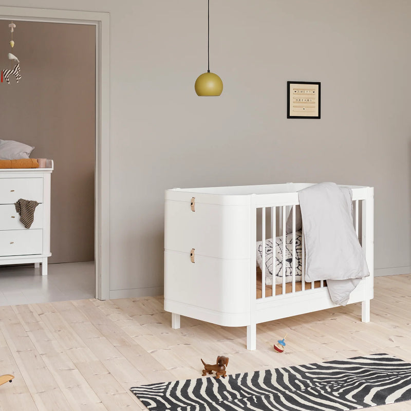 Oliver Furniture Wood Mini+ Cotbed in All White (0-9 years) (incl. junior kit)