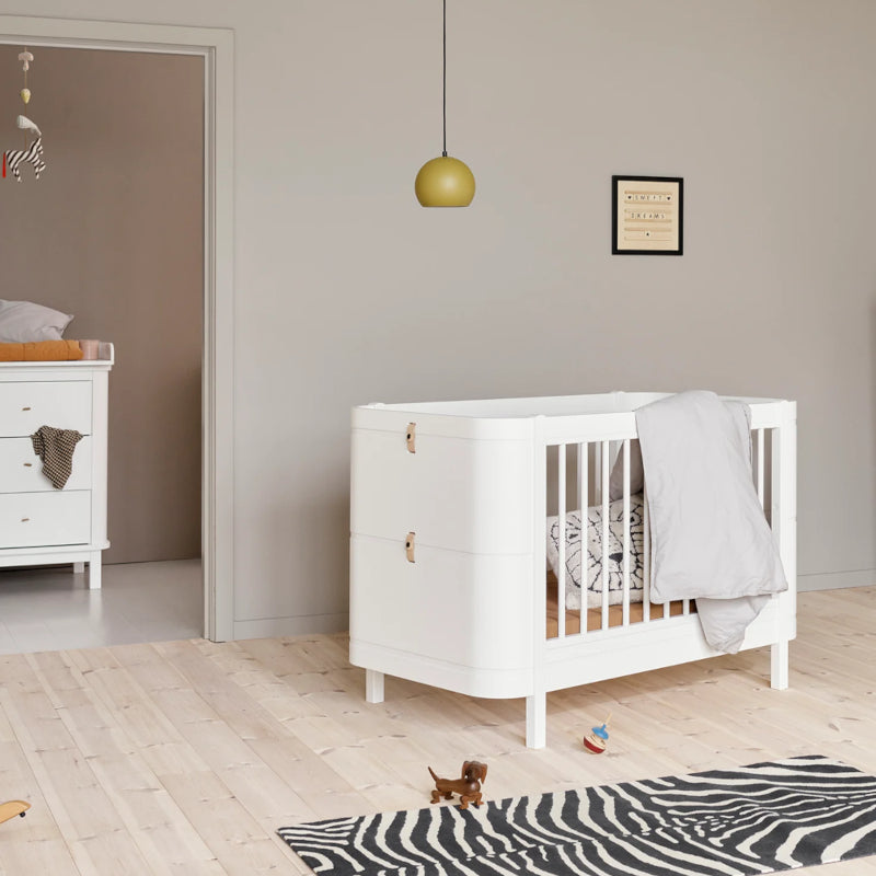 Oliver Furniture Wood Mini Cot in All White (0-3 years) (excl. junior kit)