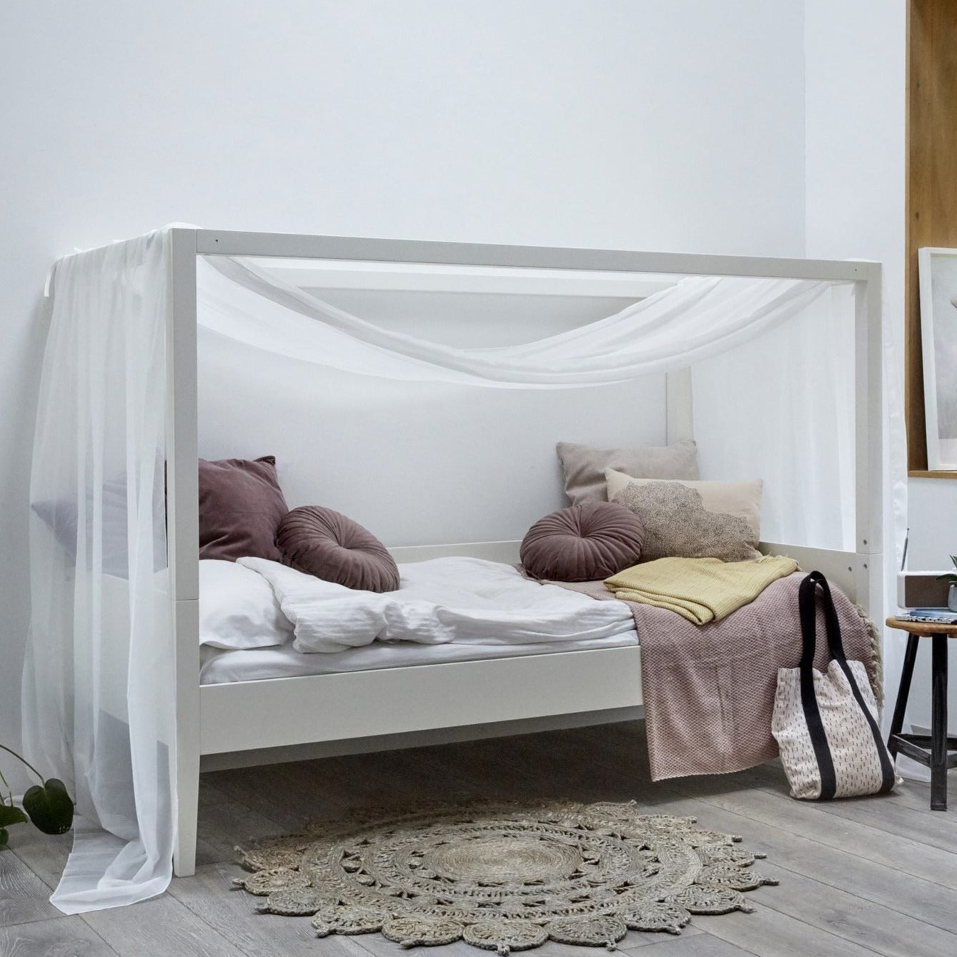 Kas Kopenhagen Minell Children’s White Canopy Bed